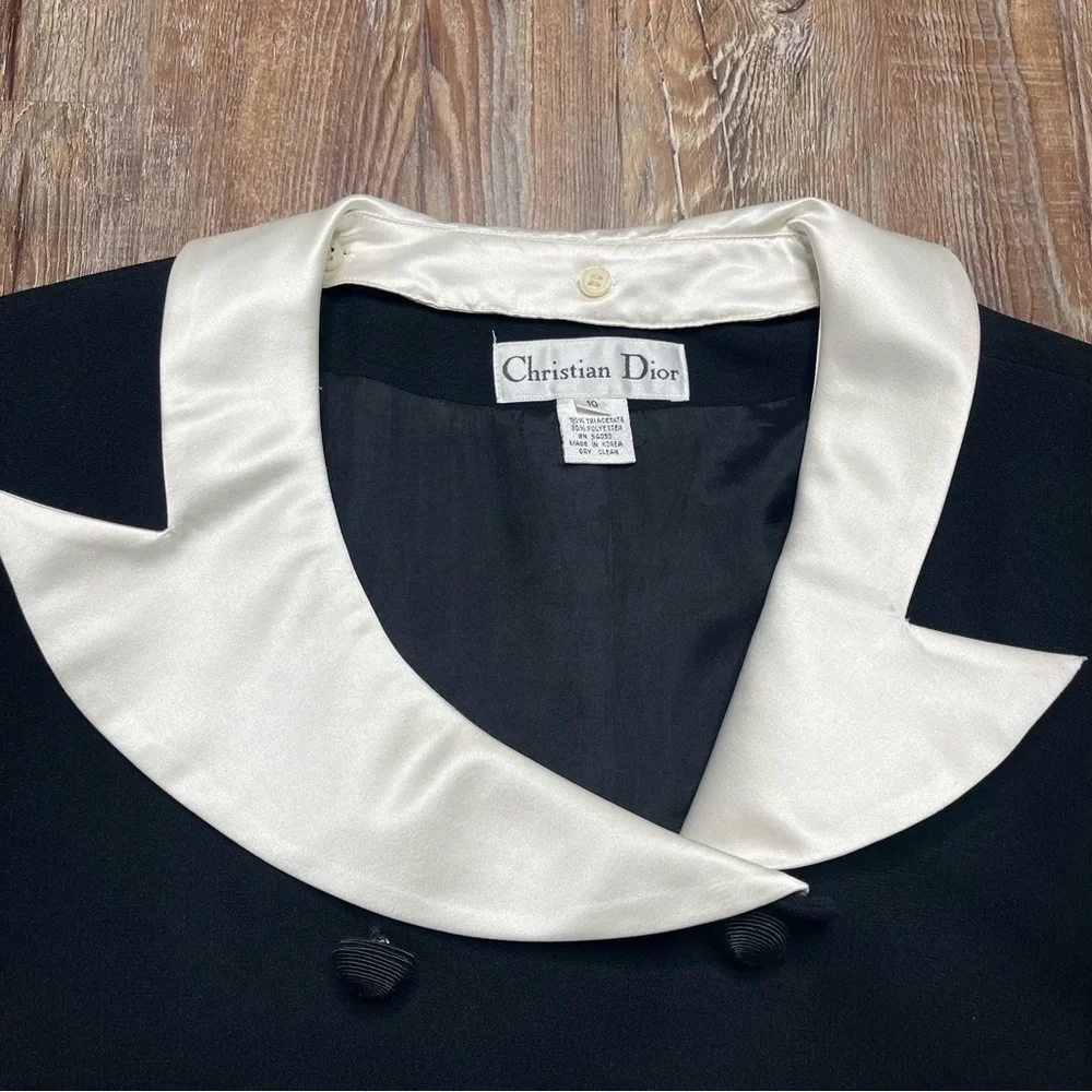 Womens Vintage Christian Dior Black Blazer w detachable White Cuffs and Collar.